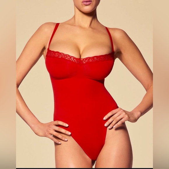 SKIMS Seamless Sculpt Lace Thong Bodysuit-CAYENNE-MEDIUM BNWOT